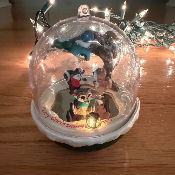 Hallmark Keepsake Ornament Collectors Series 1991 Forest Frolics Light & Motion - Picture 1 of 11